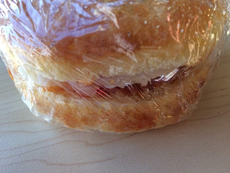 Photo of a prewrapped glutino gluten free english muffin. 